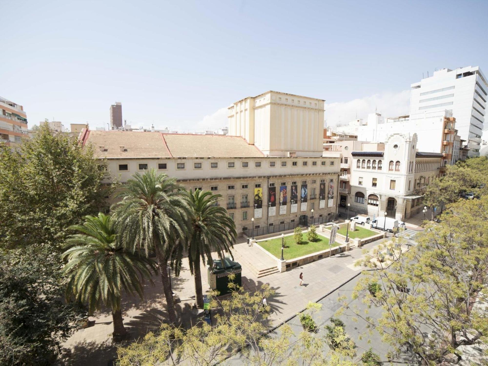Teatro ~ Alicante Buitenkant foto